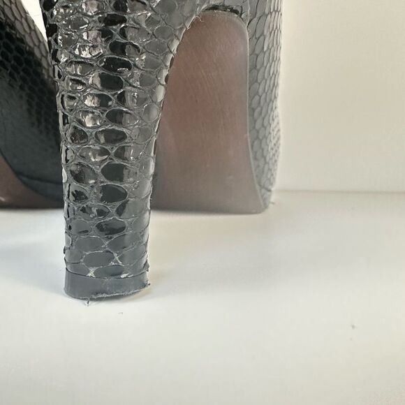 Stuart Weitzman Black Snakeskin Pumps, 7.5 - Picture 5 of 11